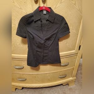 Like new Ann Taylor short sleeve black and white button up. Size 00P
